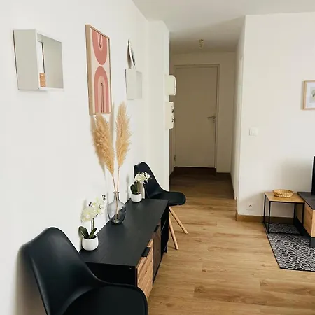 Apartment 1e *